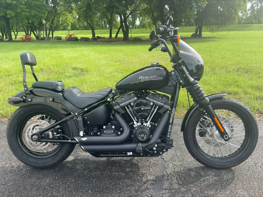 2018 Harley-Davidson Street Bob Vivid Black