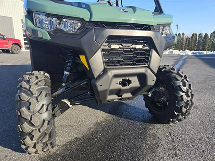 2026 Can-Am Defender 6x6 DPS