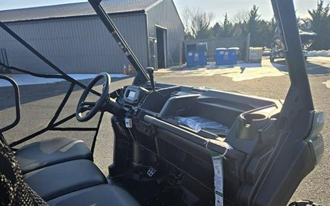 2026 Can-Am Defender 6x6 DPS