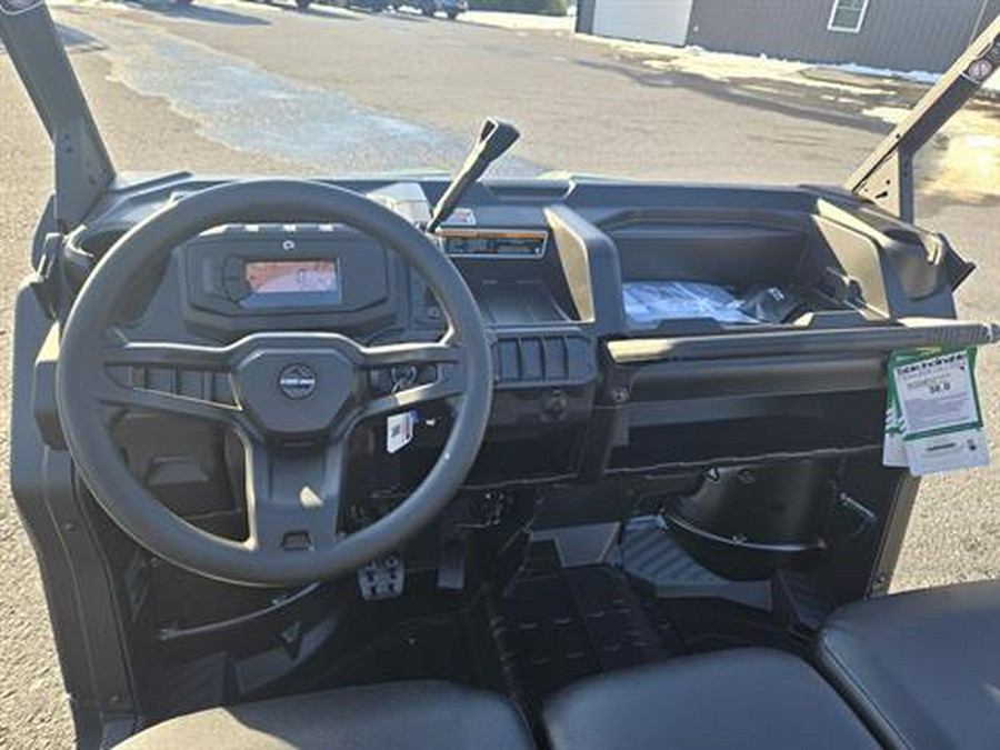 2026 Can-Am Defender 6x6 DPS