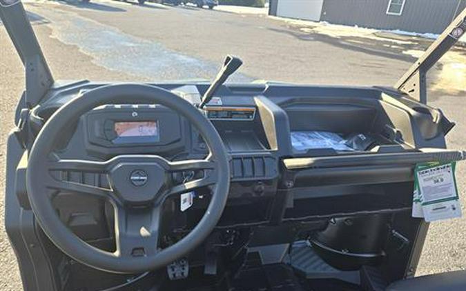 2026 Can-Am Defender 6x6 DPS