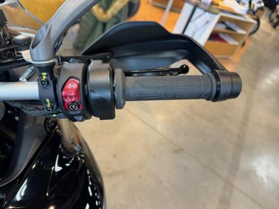 2025 DUCATI D: MULTISTRADA V4S TRAVEL & RADAR