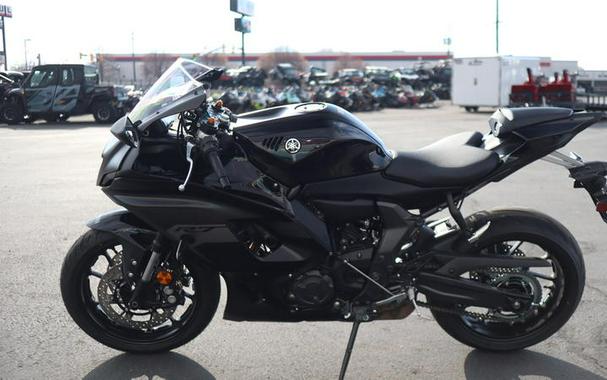 2025 Yamaha YZF-R7
