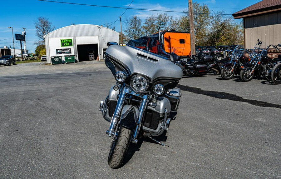 2017 Harley-Davidson® FLHTKSE - CVO™ Limited
