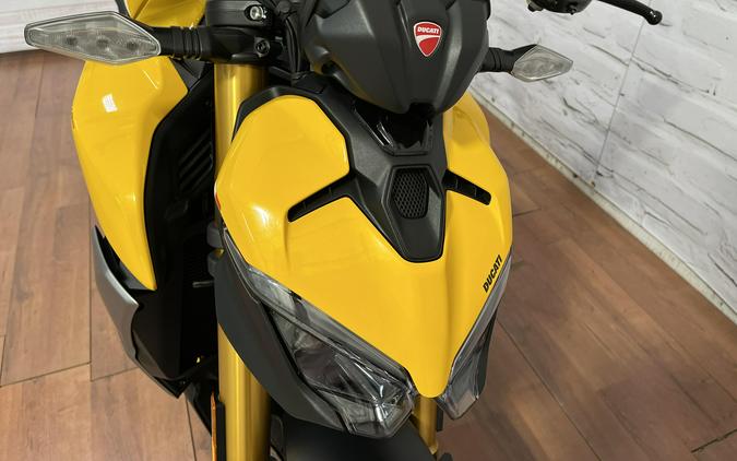 2026 Ducati STREETFIGHTER V2S GIALLO