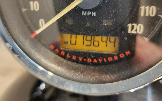 2014 Harley-Davidson 1200 Custom Vivid Black XL1200C