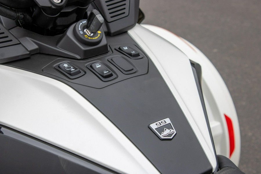 2026 CAN-AM SPYDER RT SEA-TO-SKY