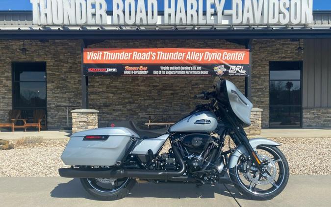 2024 Harley-Davidson Street Glide® Atlas Silver Metallic - Black Finish