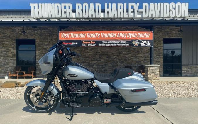 2024 Harley-Davidson Street Glide® Atlas Silver Metallic - Black Finish