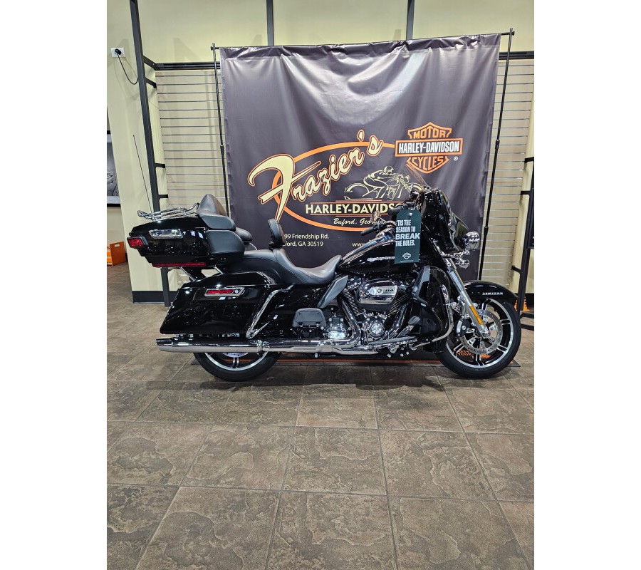 2021 Harley-Davidson® Ultra Limited Vivid Black - Black Finish