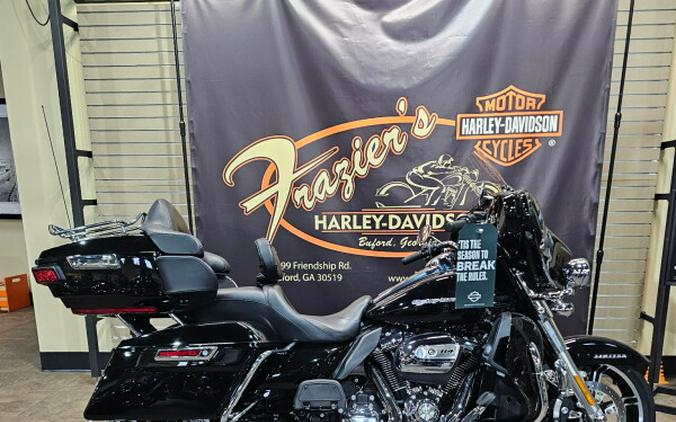 2021 Harley-Davidson® Ultra Limited Vivid Black - Black Finish