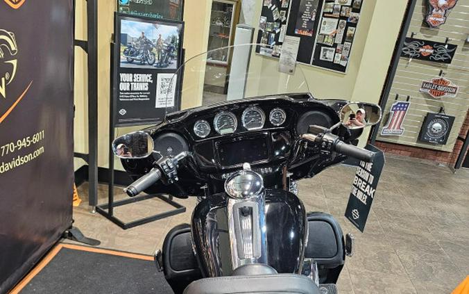 2021 Harley-Davidson® Ultra Limited Vivid Black - Black Finish