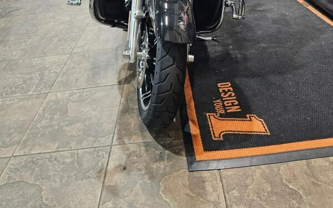 2021 Harley-Davidson® Ultra Limited Vivid Black - Black Finish