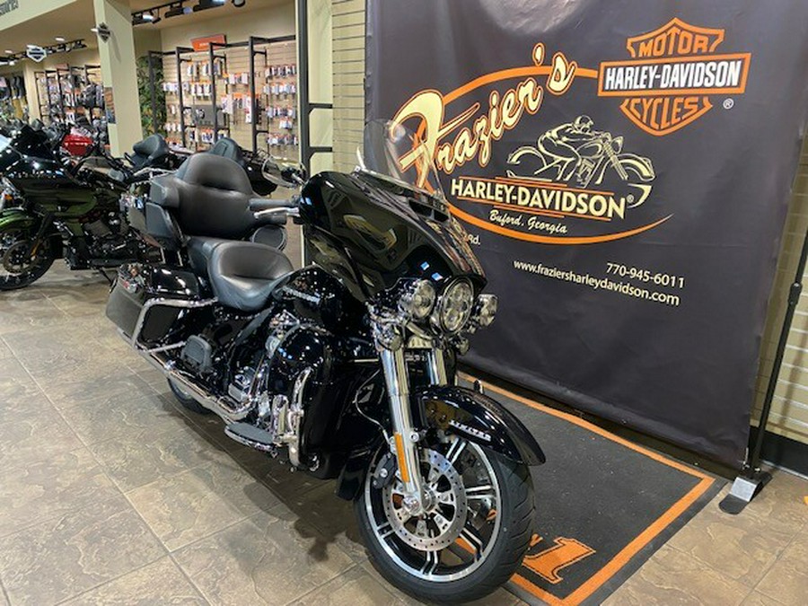 2021 Harley-Davidson® Ultra Limited Vivid Black - Black Finish