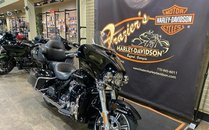 2021 Harley-Davidson® Ultra Limited Vivid Black - Black Finish