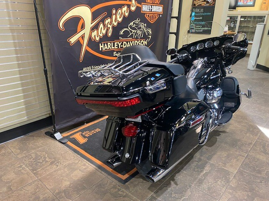 2021 Harley-Davidson® Ultra Limited Vivid Black - Black Finish