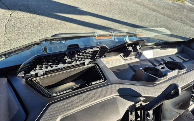 2026 Can-Am® Defender XT CAB HD11 With 10.25 in.display