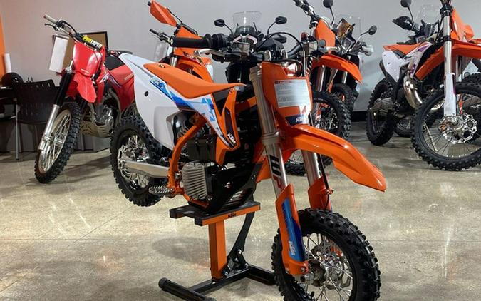 2023 KTM SX-E 3 First Look [Just In Time For Christmas]