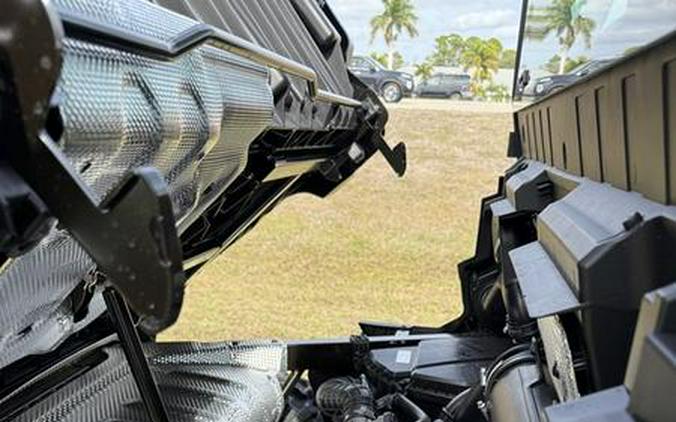 2026 Can-Am® Defender XT CAB HD11 With 10.25 in.display