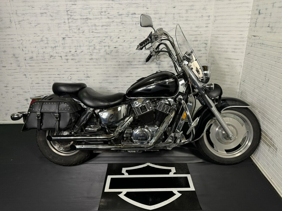 2004 Honda VT1100C2 Shadow Sabre