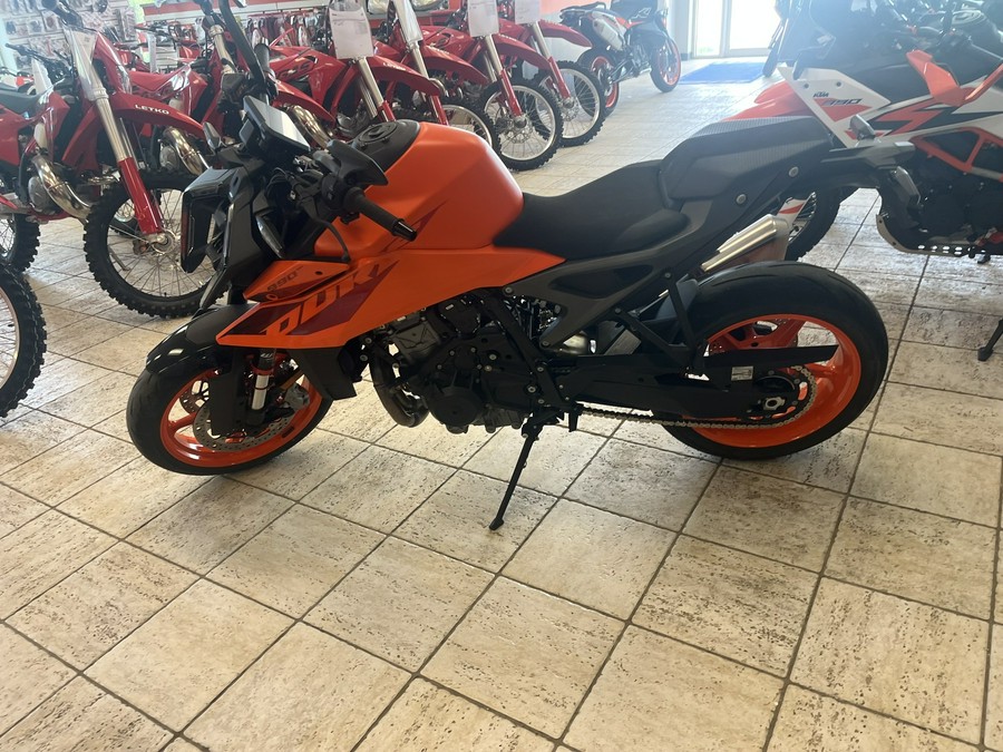 2024 KTM 990 Duke