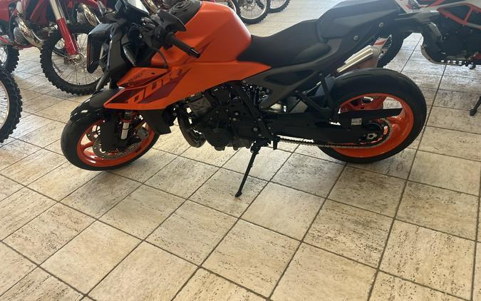 2024 KTM 990 Duke