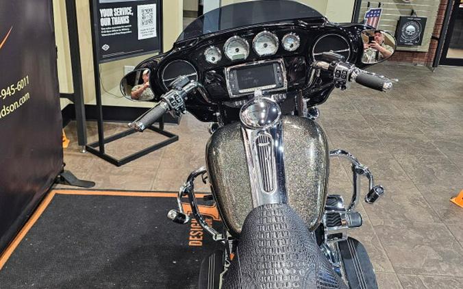 2016 Harley-Davidson® Street Glide® Special Hard Candy Gold Flake