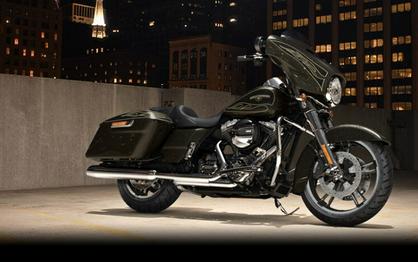 2016 Harley-Davidson® Street Glide® Special Hard Candy Gold Flake