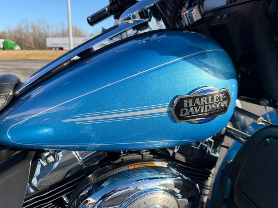 2011 Harley-Davidson® Tri Glide™ Ultra Classic® Cool Blue Pearl