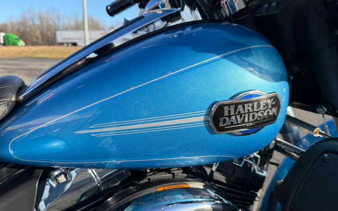 2011 Harley-Davidson® Tri Glide™ Ultra Classic® Cool Blue Pearl