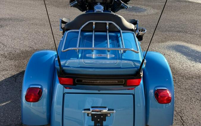 2011 Harley-Davidson® Tri Glide™ Ultra Classic® Cool Blue Pearl