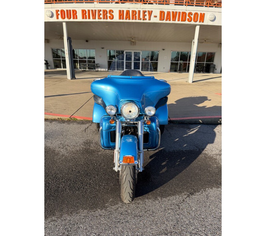 2011 Harley-Davidson® Tri Glide™ Ultra Classic® Cool Blue Pearl