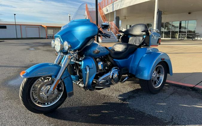 2011 Harley-Davidson® Tri Glide™ Ultra Classic® Cool Blue Pearl