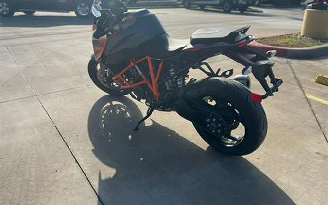 2023 KTM 1290 Super Duke GT