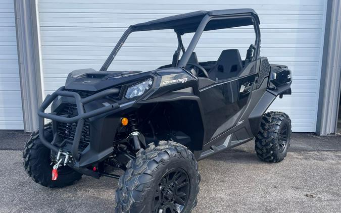 2024 Can-Am Commander XT 1000R Red / Black DEMO MODEL