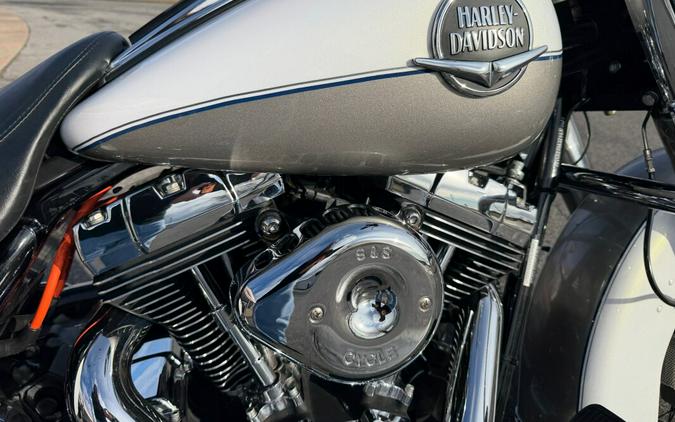 2009 Harley-Davidson® Road King® Classic Two-Tone White Gold Pearl/Pewter Pearl