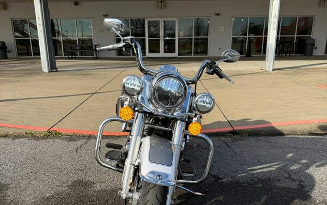 2009 Harley-Davidson® Road King® Classic Two-Tone White Gold Pearl/Pewter Pearl