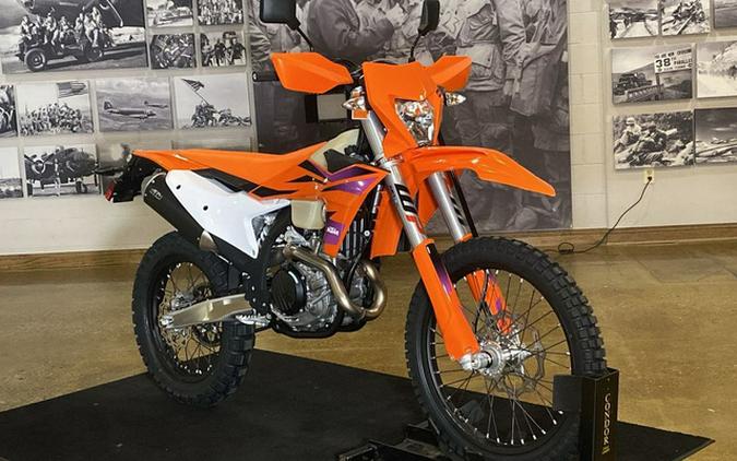 2024 KTM 500 EXC-F Six Days First Look [Fast Facts]