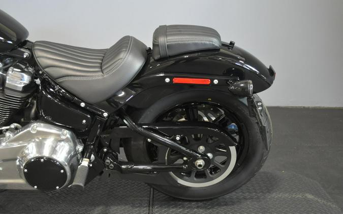 2025 Harley-Davidson Street Bob Vivid Black w/Cast Wheels