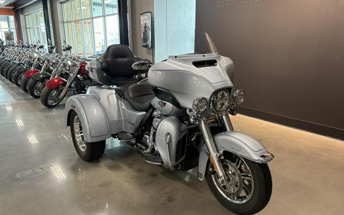 2023 Harley-Davidson® Tri Glide® Ultra Atlas Silver Metallic