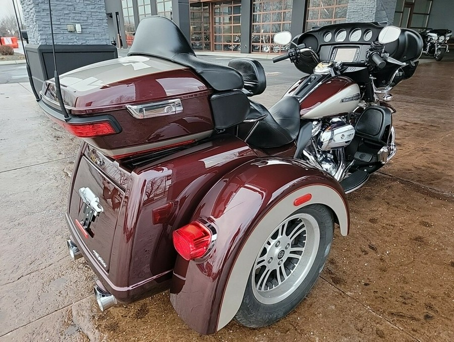 FLHTCUTG 2018 Tri Glide Ultra