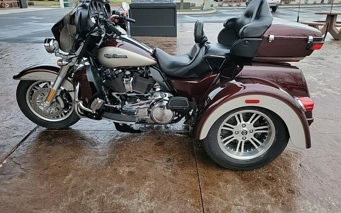 FLHTCUTG 2018 Tri Glide Ultra