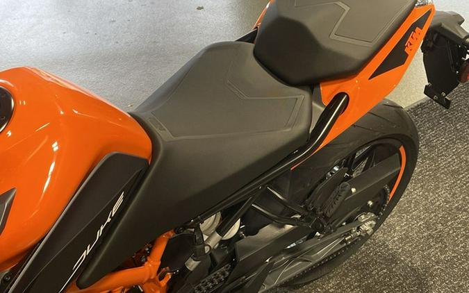 2023 KTM Duke 390