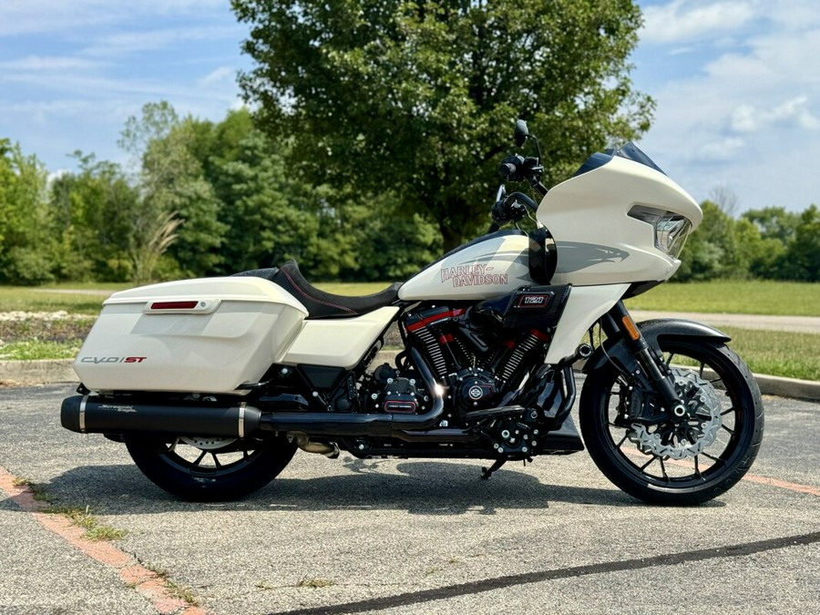 2024 Harley-Davidson CVO™ Road Glide® ST Golden White Pearl