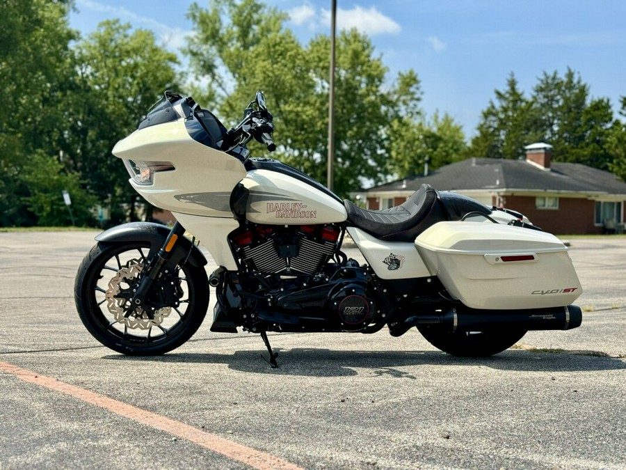 2024 Harley-Davidson CVO™ Road Glide® ST Golden White Pearl