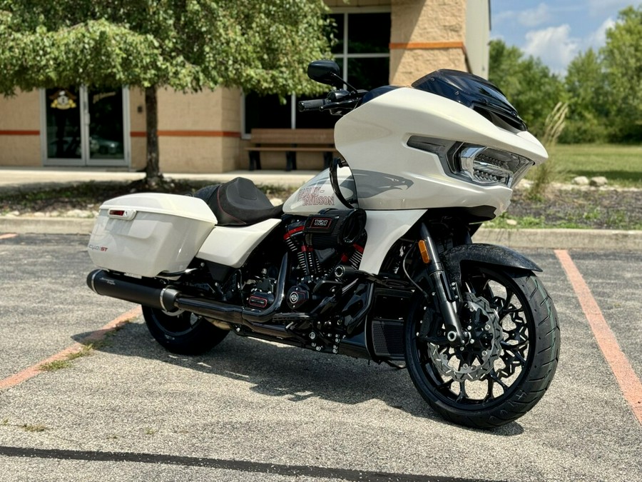 2024 Harley-Davidson CVO™ Road Glide® ST Golden White Pearl