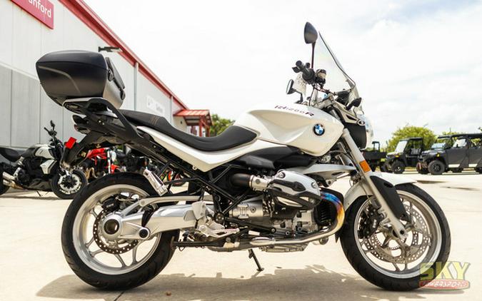 2020 BMW R 1250 R Review with Select Package (21 Fast Facts)