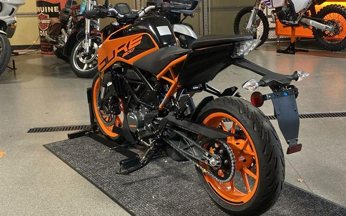 2023 KTM Duke 200