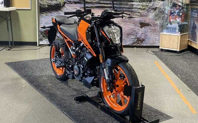 2023 KTM Duke 200