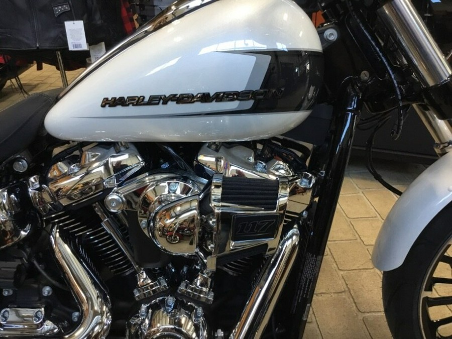 2024 Harley-Davidson® Breakout™ White Onyx Pearl